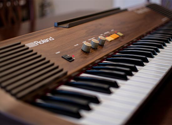 تفاوت پیانو دیجیتال و آکوستیک